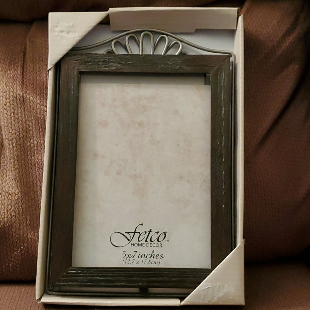 New 5x7 frame in box
